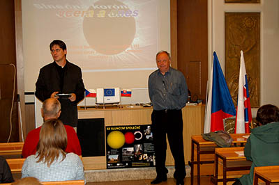 Vojtech Rušin z Astronomického ústavu SAV v Tatranské Lomnici přijel s přednáškou o sluneční koróně.