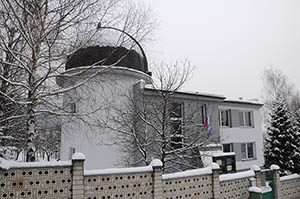 Pohled na zasněženou Kysuckou hvězdárnu v době konání koordinačního stekání.