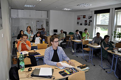 Pohled mezi účastníky akce, která probíhala ve specializované učebně v budově odborného pracoviště.