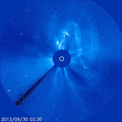 Obrázok 14. Eruptívna protuberancia a CME pozorované sondou SOHO 29. septembra 2013. (ESA/NASA/SOHO)