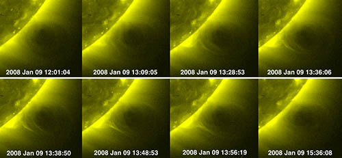 Koronální dutina v oblasti polární koruny filamentů z ledna 2008. Poděkování: HINODE XRT, K. Reeves