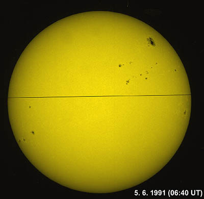 Celkový snímekl Slunce s dobře patrným efektem okrajového ztemnění. Foto: Hvězdárna Valašské Meziříčí.
