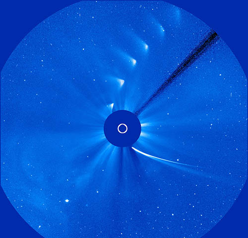 Sebevražedný průlet komety ISON kolem Slunce koncem listopadu 2013.